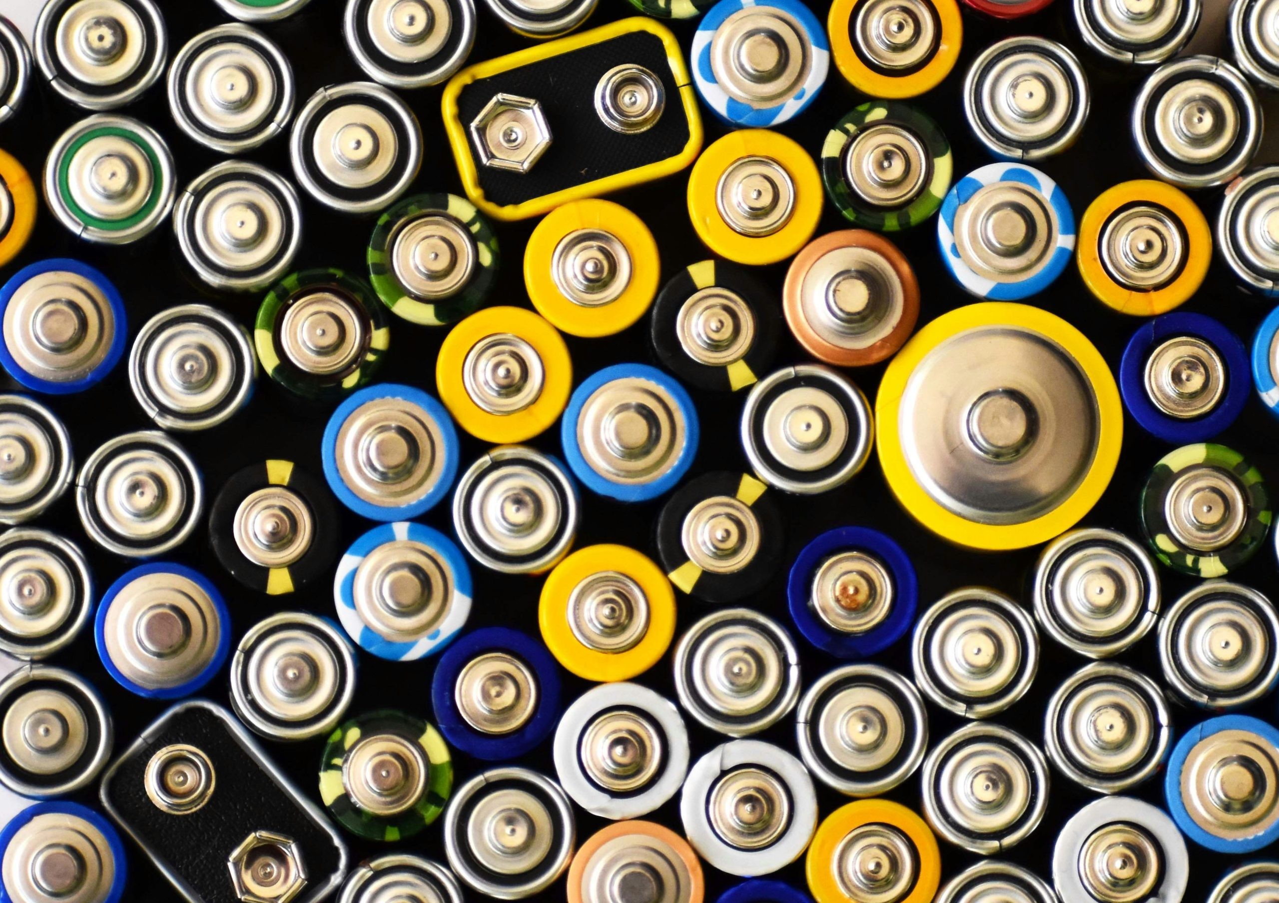 Electric vehicle battery assembly